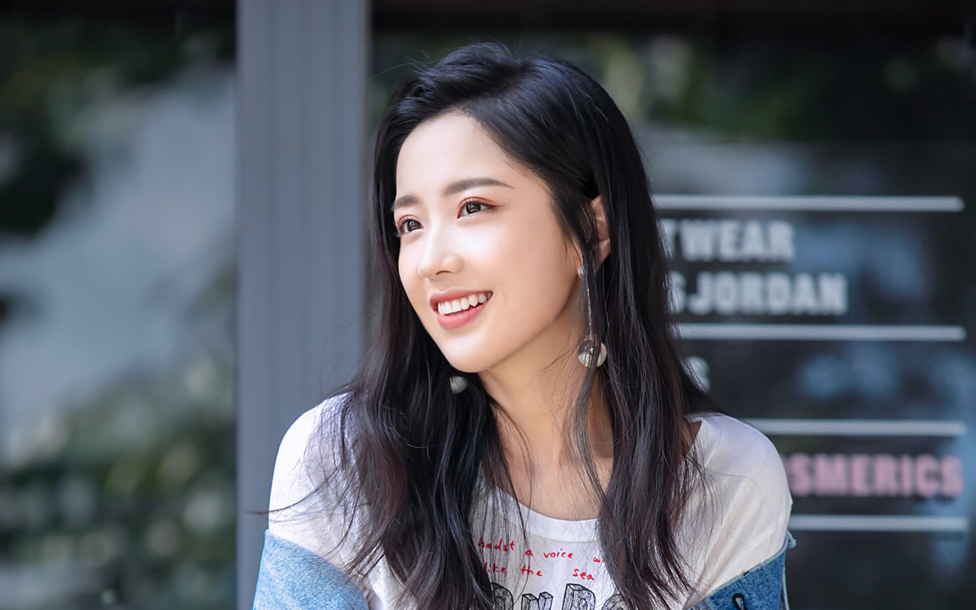 日本骑手高桥洋子在2024年国际马术障碍大奖赛中与“闪电”马匹获得亚军,表现出色。