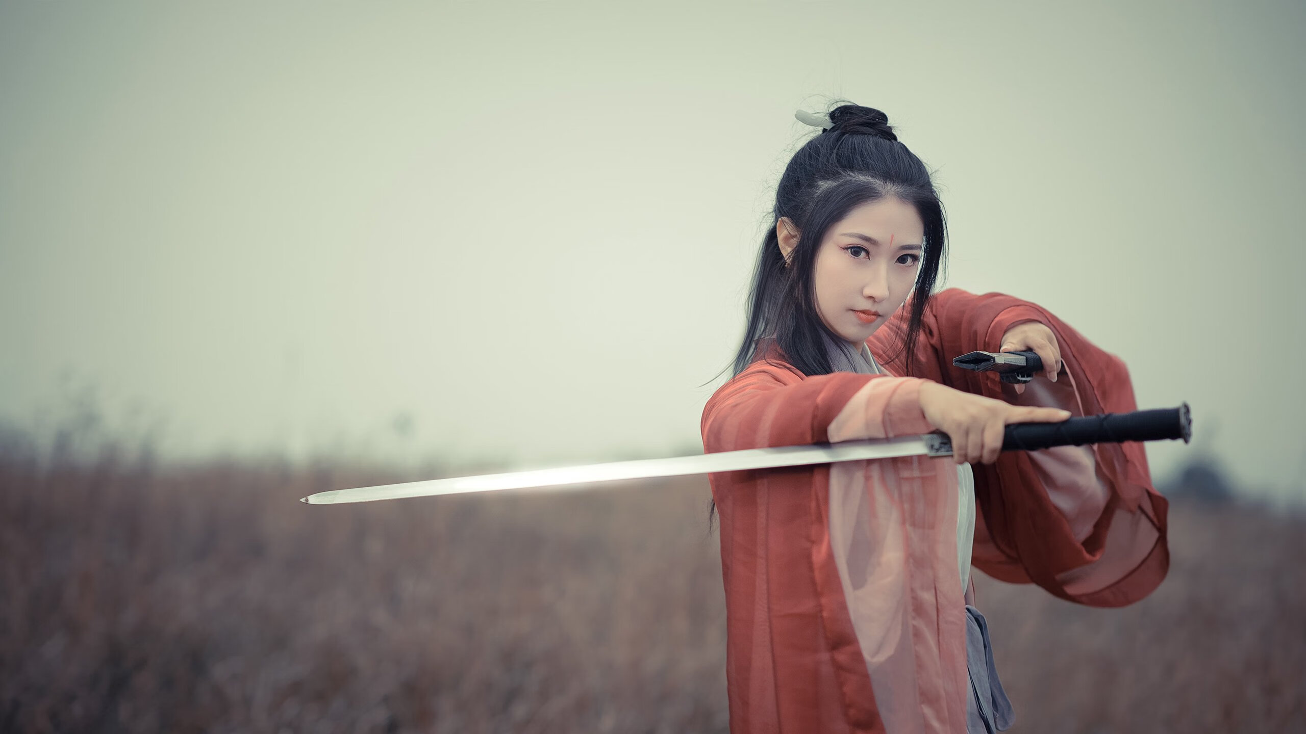 随机电竞赛事解说评述：专业分析与幽默风格，电竞比赛现场解说