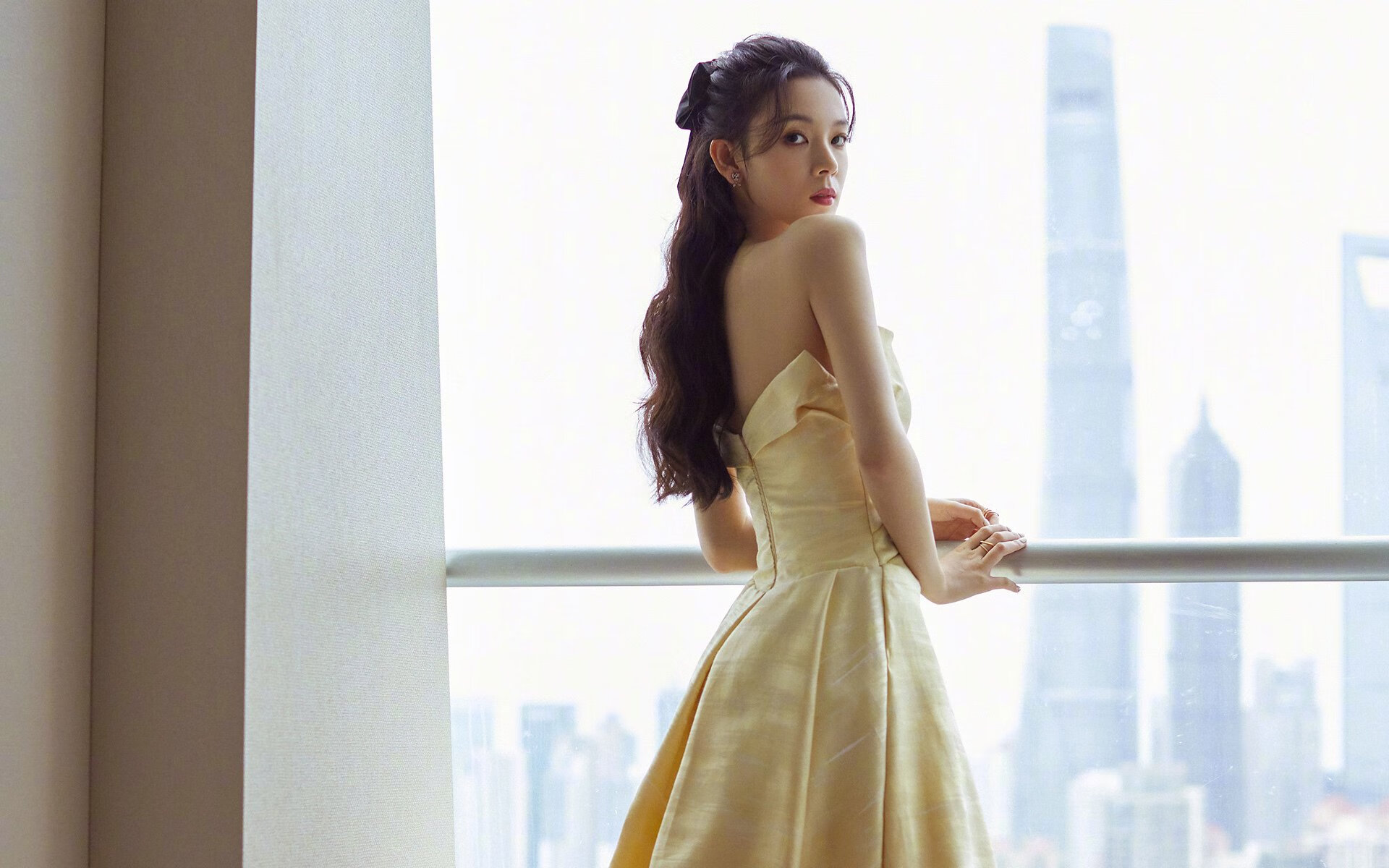 随机AC米兰中锋梅开二度，帮助球队继续领跑积分榜，ac米兰历届中锋