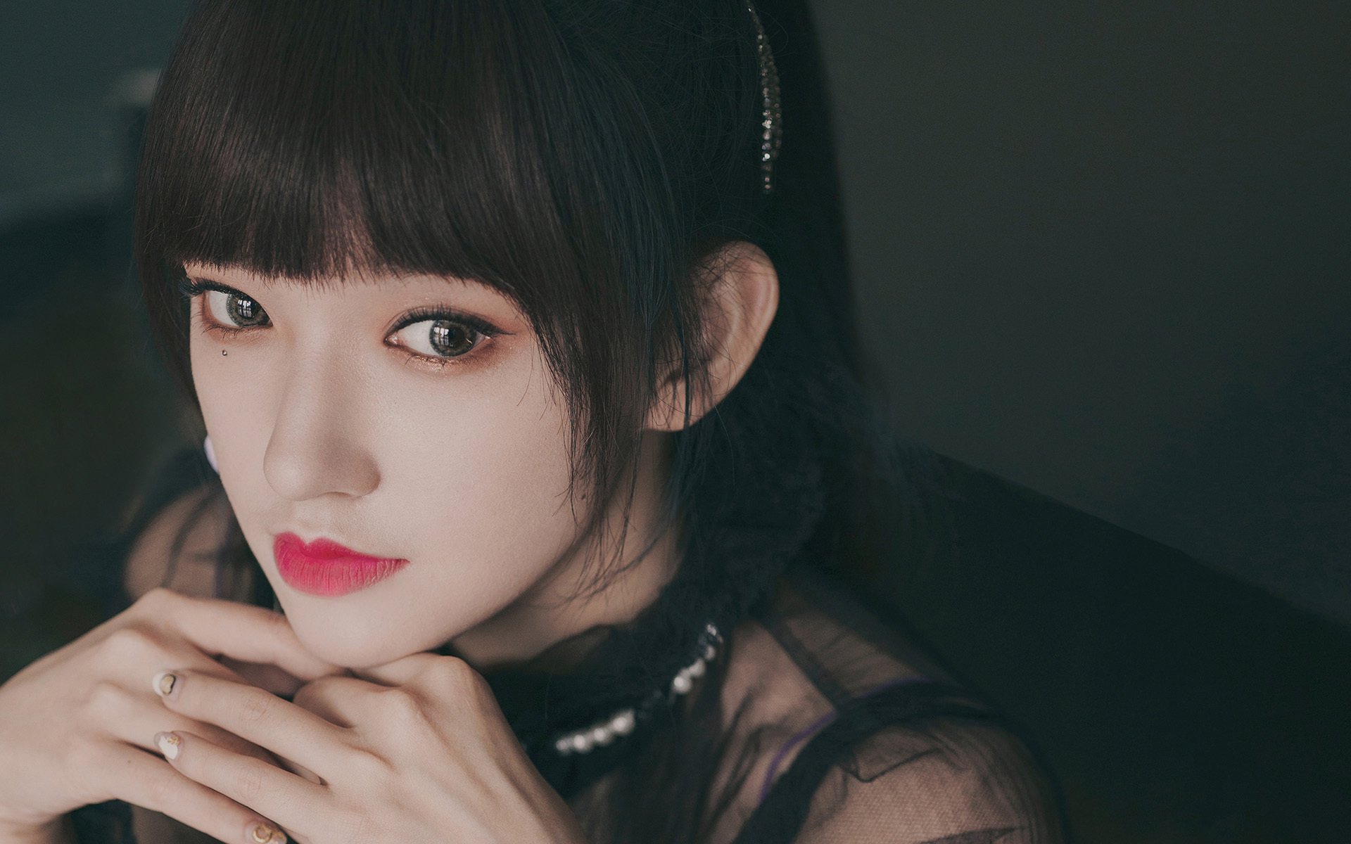 仰泳赛道摩纳哥选手节奏精准,摩纳哥泳池